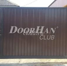 Уличные откатные ворота с заполнением сэндвич-панелью, фото 1